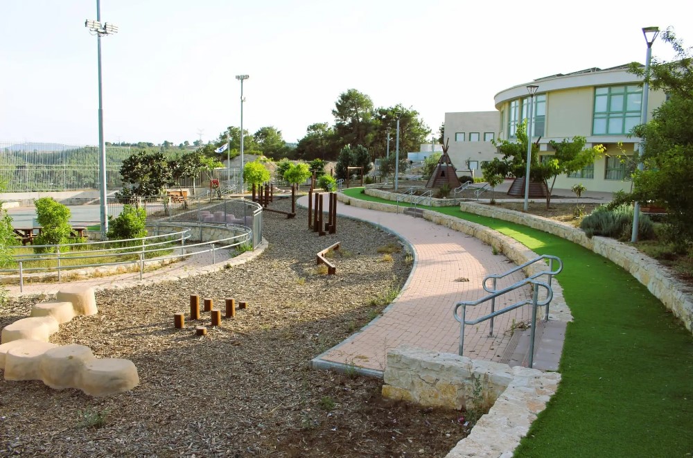 אדריכלות נוף שמסתכלת רחוק: איך יוצרים מעוצבים, חכמים וברי-קיימא